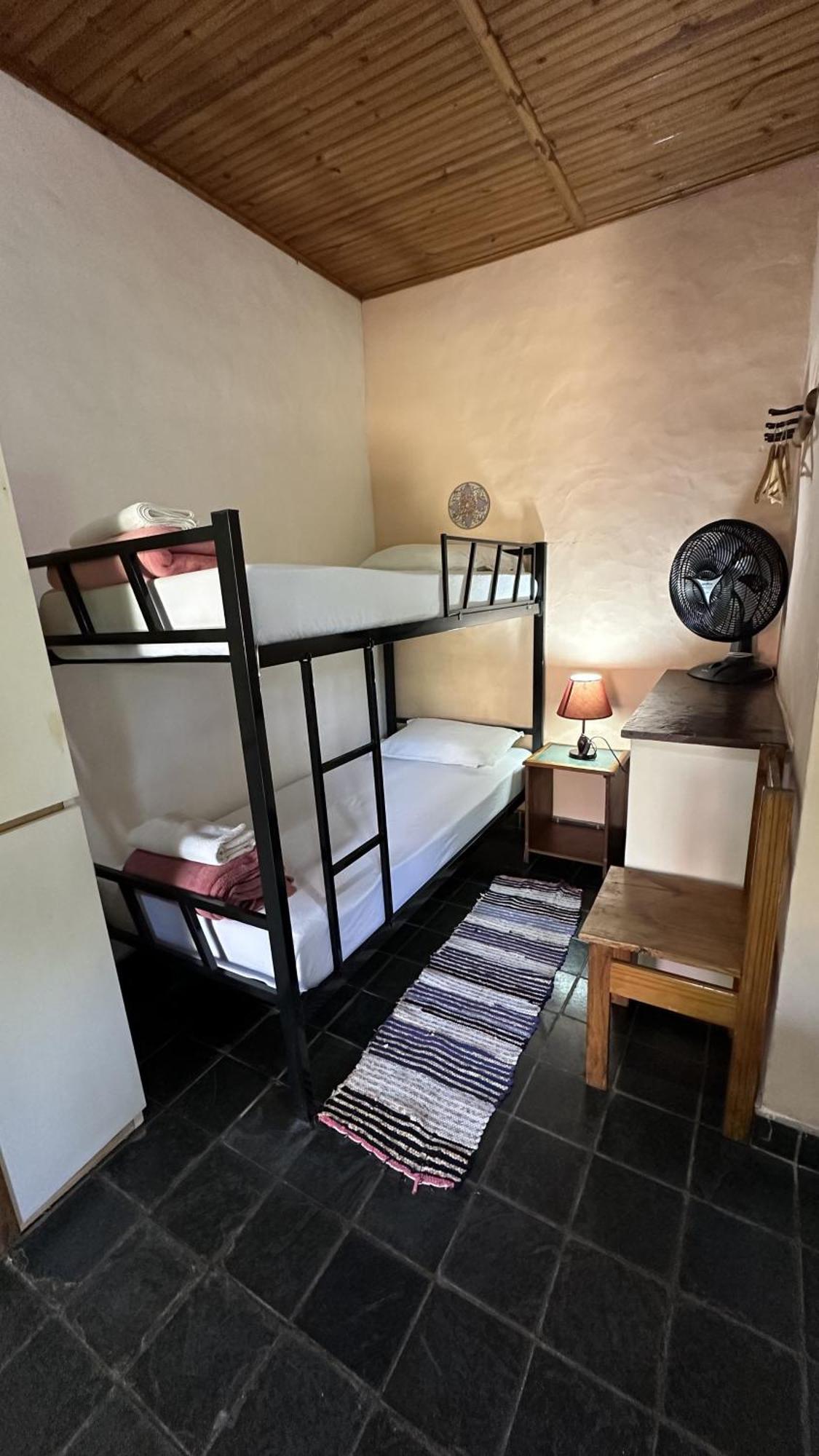 Pousada E Hostel Pe No Mato فالي دو كاباو الغرفة الصورة